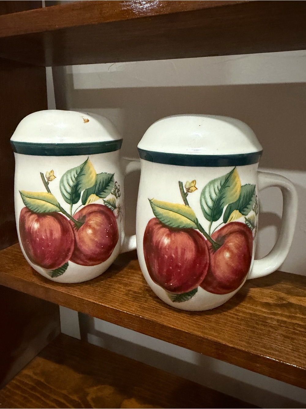 Ceramic Apple-Print S&P shakers - Cream and Red